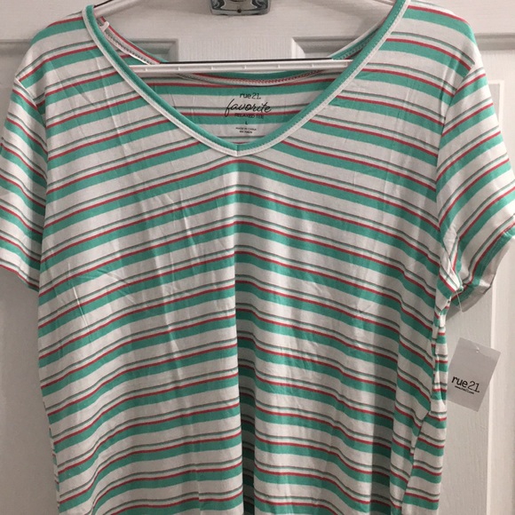 🎉💕BEAUTIFUL BNWT RUE 21 LRG RELAXED TEE TOP💕🎉 - Picture 1 of 8